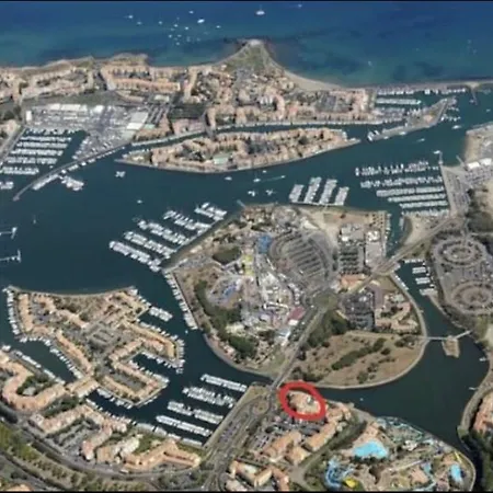 6 Personnes Avec Piscine Secteur Richelieu, A 400m De La Et A 650m Du Centre Port * Agde