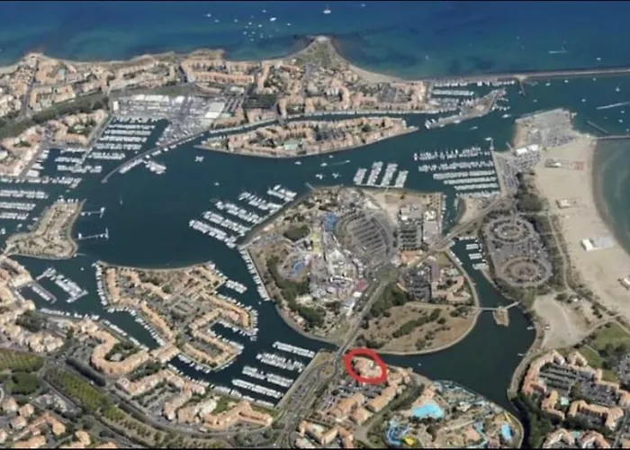 Superbe 6 Personnes Avec Piscine Secteur Richelieu, A 400m De La Et A 650m Du Centre Port * Agde